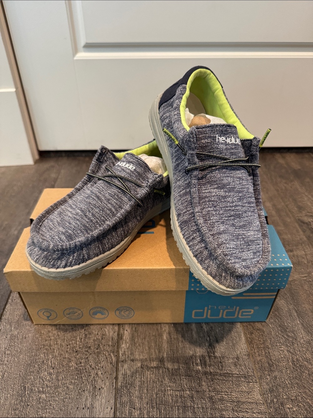 Hey Dude Youth 5 / Ladies 6 Slip-On Shoes